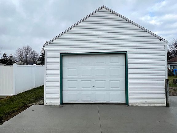 Detached Garage
