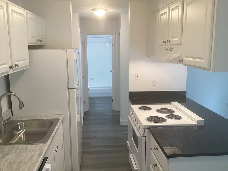 Interlakken Apartments — Photo 8