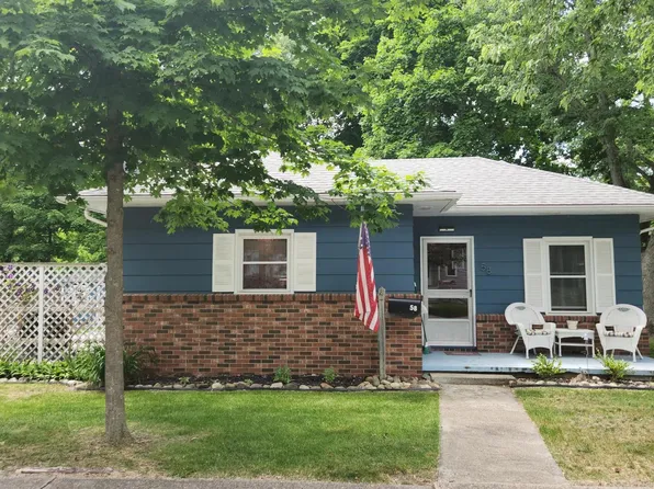 58 Salem St, Hillsdale, MI 49242