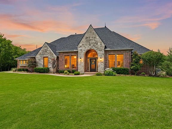 2nd image of 2209 Crestwood Dr
