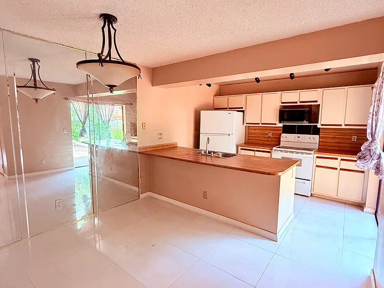 5257 Coral Ct — Photo 1