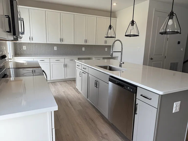 534 Rosemary Cir — Photo 4