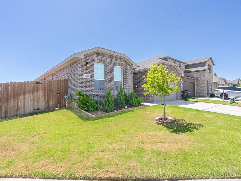 2306 Fortune Dr — Photo 4