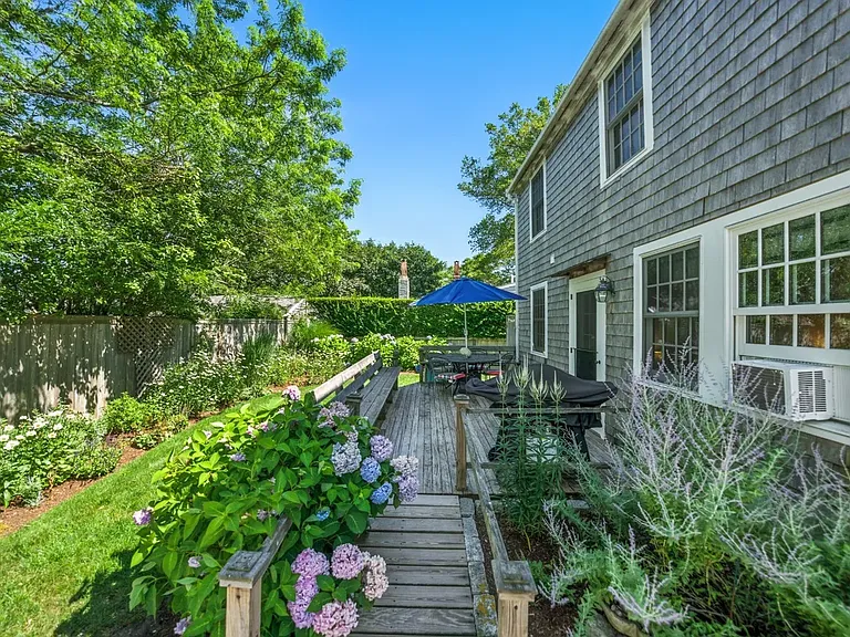 52 Pleasant St — Photo 10