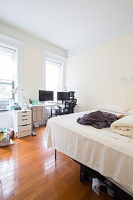 5th image of 238 E 9th St #7