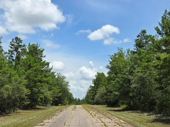 Jamaica Cir, Chipley, FL 32428