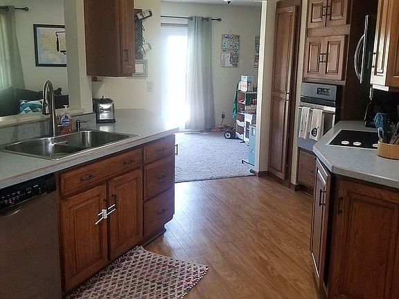 3rd image of 704 Glenview Ct