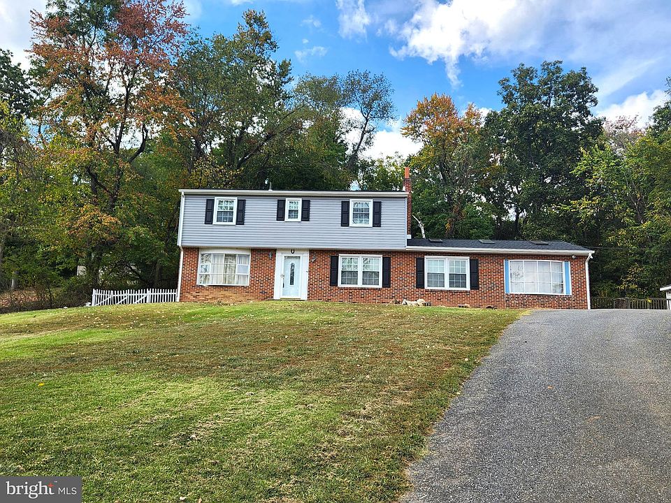 1st image of 609 Mountain St