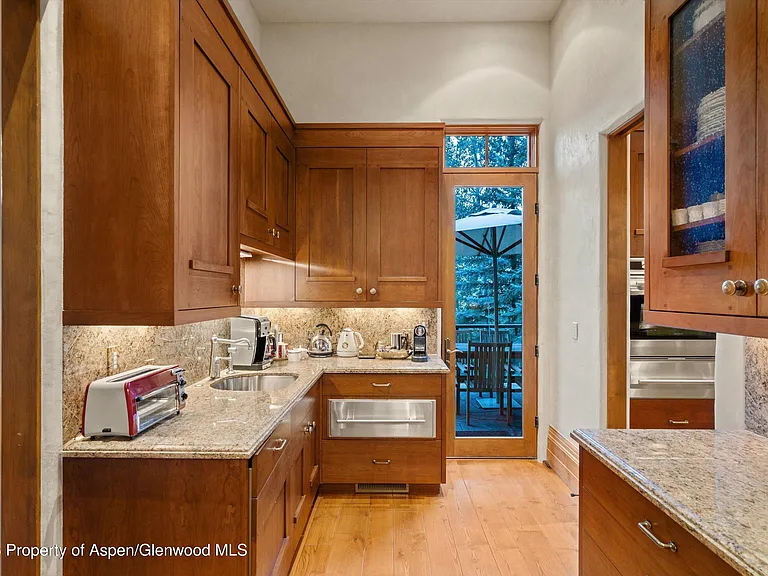 691 Pfister Dr — Photo 29