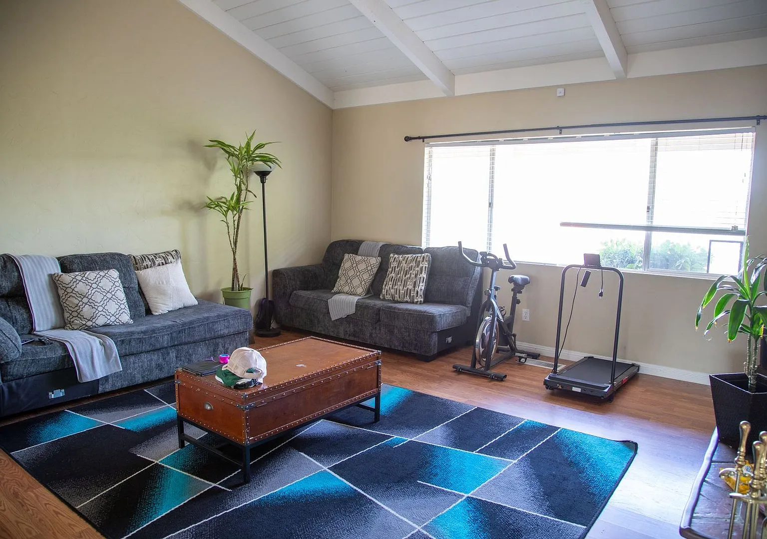 Move-In Special - Lovely Escondido House For Rent - 4 Bed /2 Bath — Photo 3