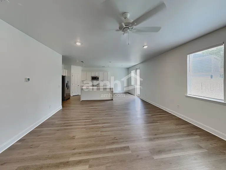945 Carnelian Ln — Photo 4