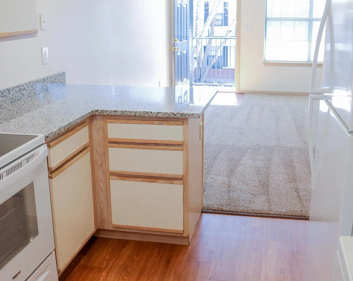 2 bed, 1000 sqft, $1,100 — Photo 4