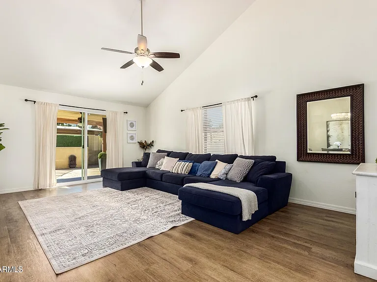 311 E Pinon Way — Photo 7