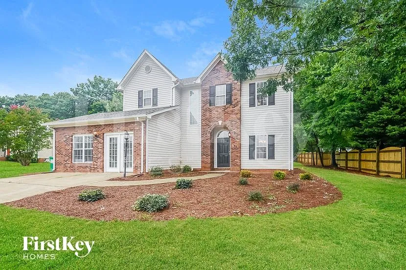3 bed, 2.5 bath, 2317 sqft, $3,070 — Photo 2