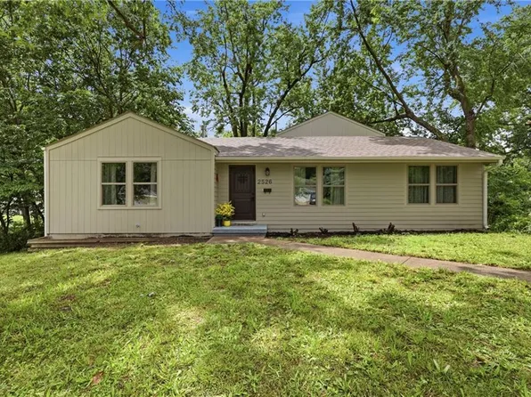 2526 S Queen Ridge Dr, Independence, MO 64055