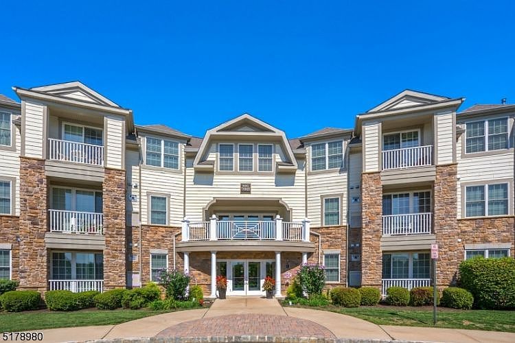 2nd image of 362 Victoria Dr #362