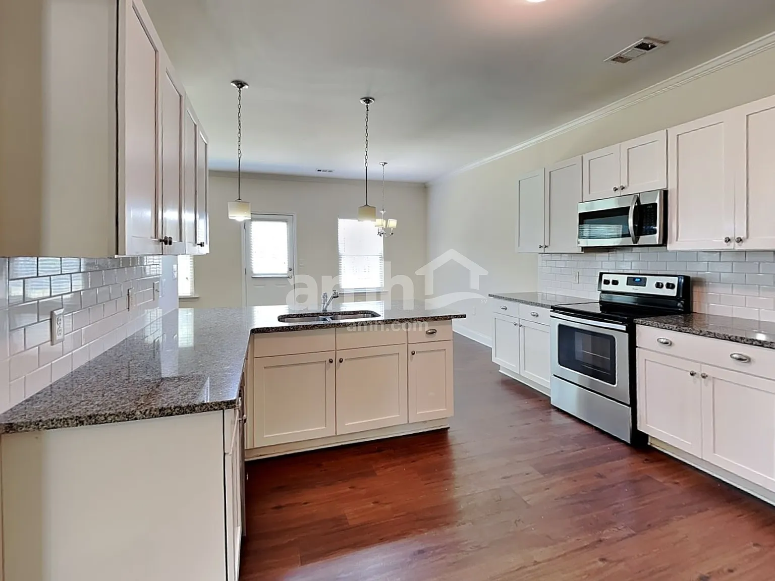 4 bed, 2.5 bath, 2493 sqft, $2,300 — Photo 3