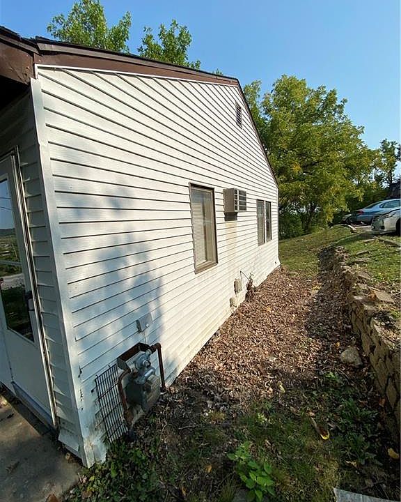 2nd image of 711 Monona Ave