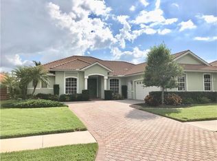 5508 Secluded Oaks Way, Sarasota, FL 34233