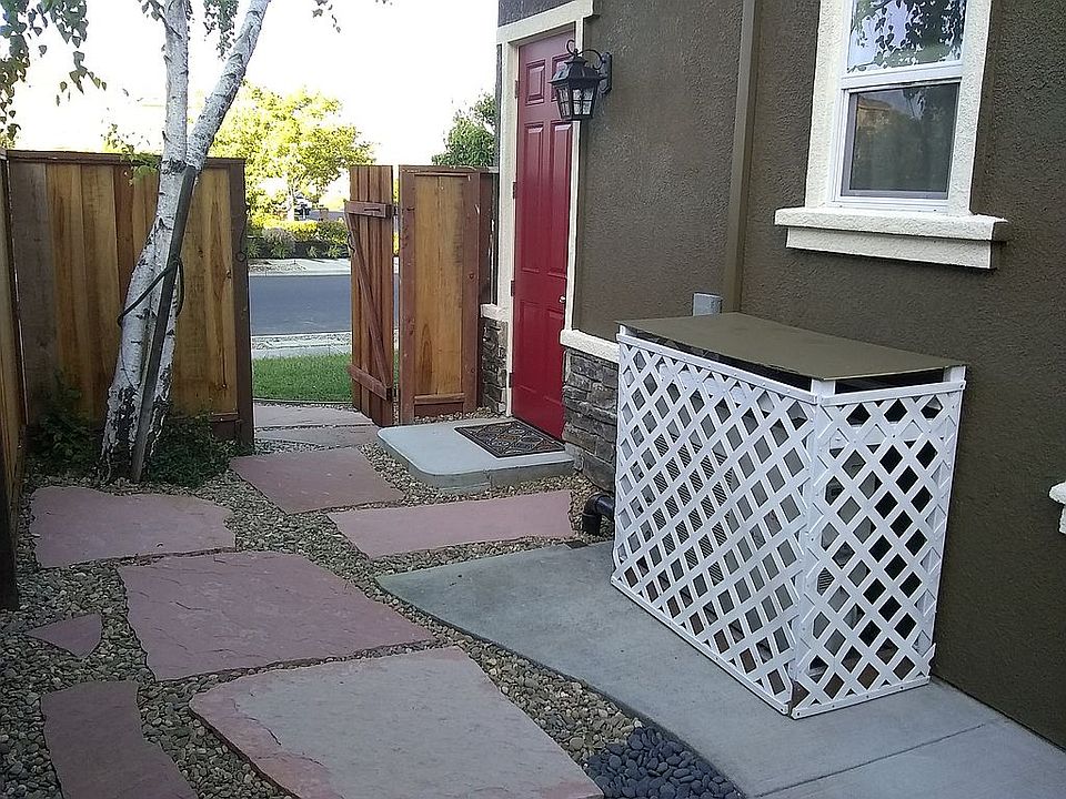 Private in-law unit entrance