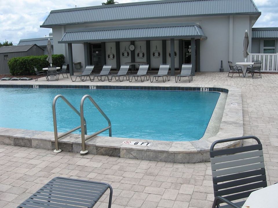 2nd image of 15 Flamboyant St #15