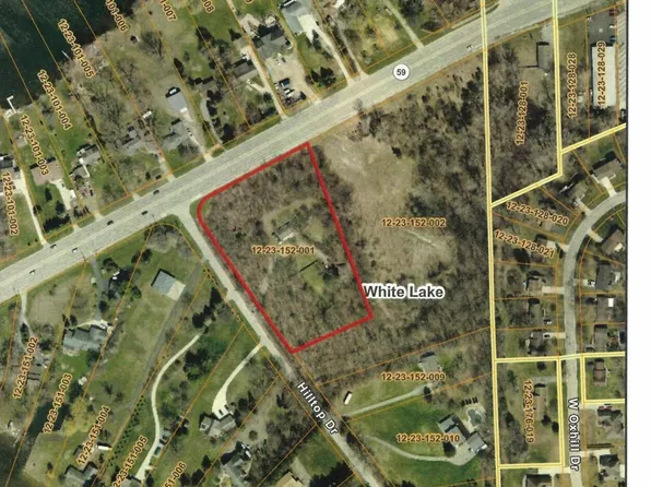 820 Hilltop Dr, White Lake, MI 48386