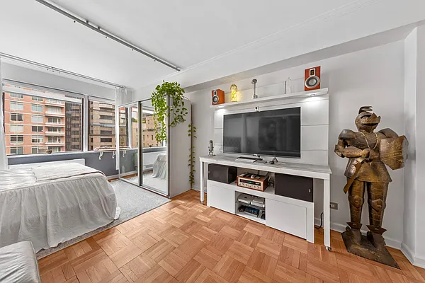 Rented by Ovation Properties, LLC | media 7