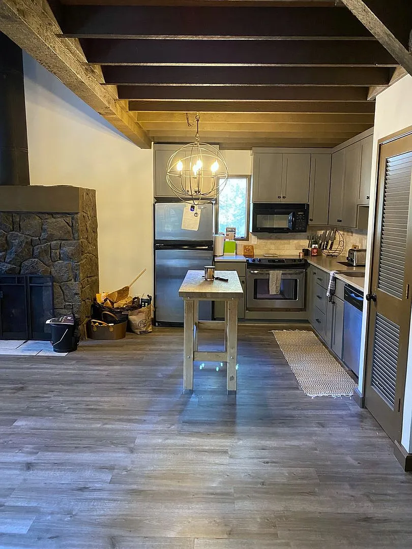 Furnished Cabin in Black Butte Ranch — Photo 4