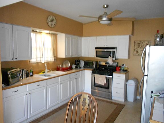 2nd image of 42355 N Poplar St