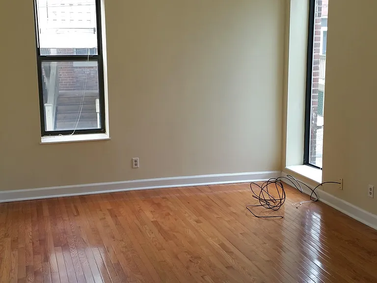 348 N Newstead Ave — Photo 5