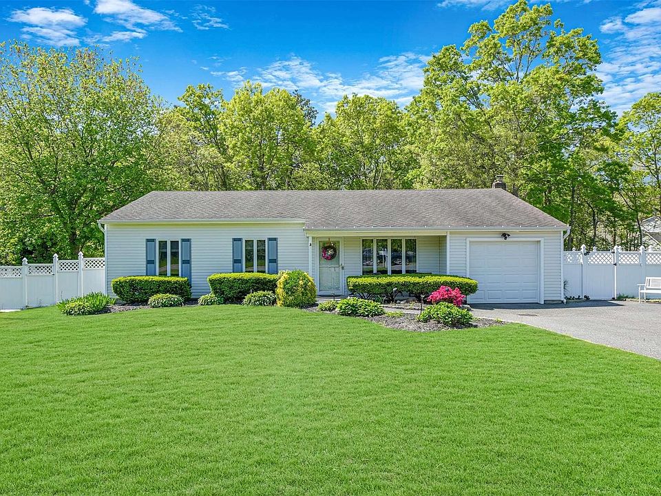 1st image of 26 Gina Ct