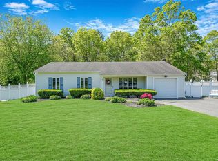 26 Gina Ct, East Patchogue, NY 11772