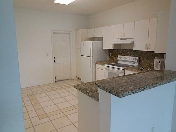 3rd image of 3716 San Simeon Cir