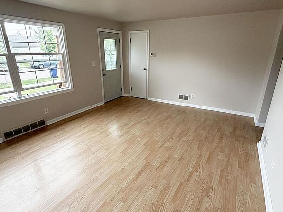 2nd image of 615 N 10TH AVENUE
