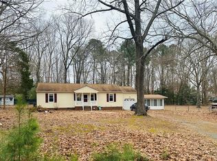 211 Red Oak Ct, Smithfield, VA 23430