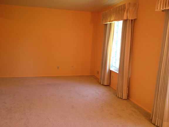 3rd image of 542 E Fox Hills Dr
