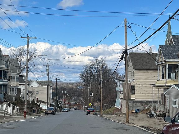 5th image of 641 Crane St