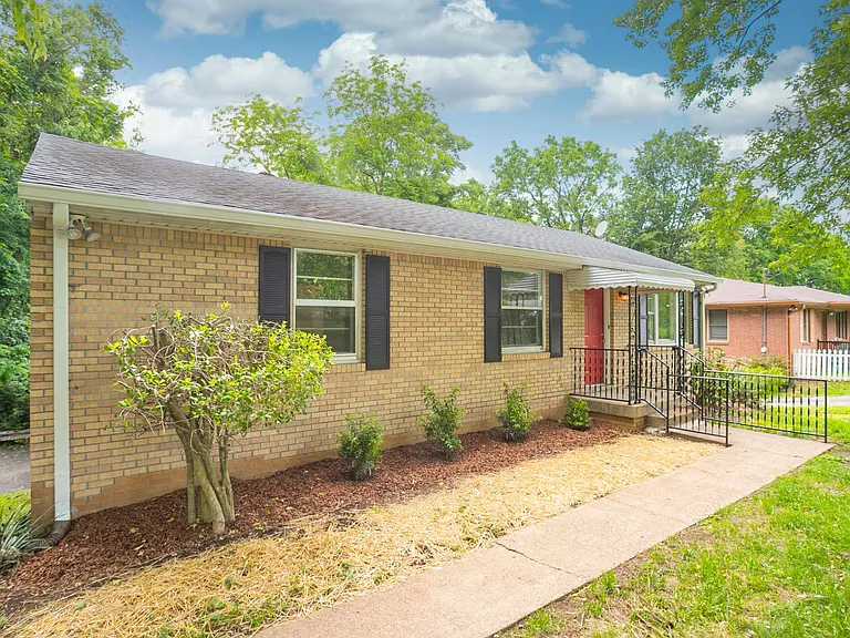 4933 Millerwood Dr — Photo 40