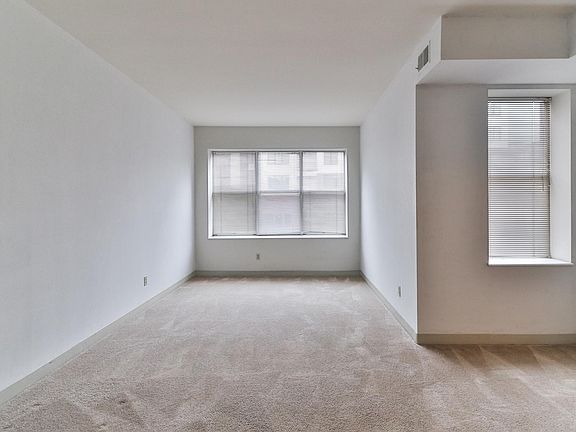 4th image of 5527 Pershing Ave APT 21