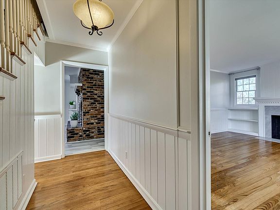 10th image of 134 Lake Bluff Drive