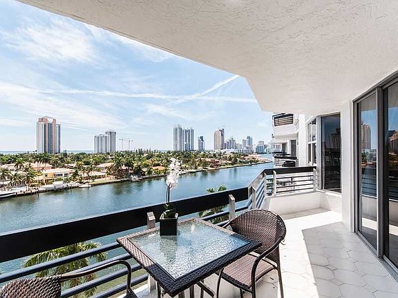 4th image of 19195 NE 36th Ct APT 808