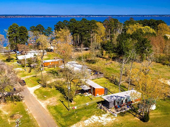 2nd image of 211 Captain Kidd Ln