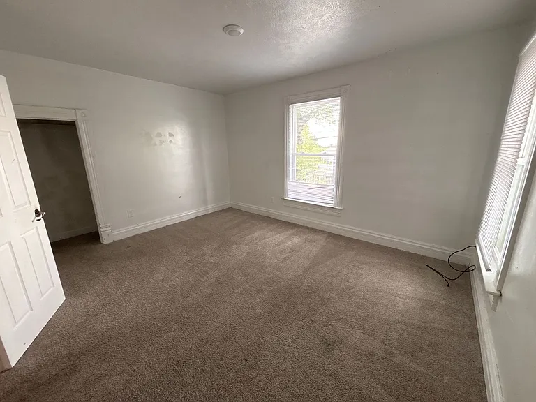2415 E St — Photo 12