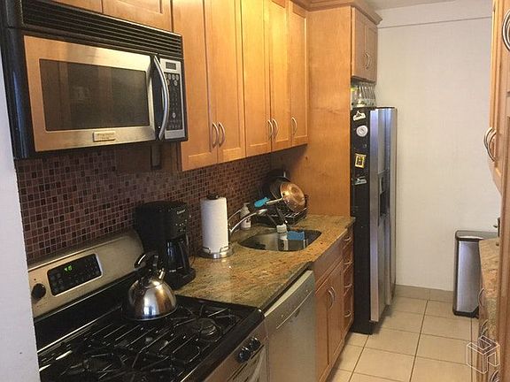 3rd image of 347 E 53rd St APT 4A