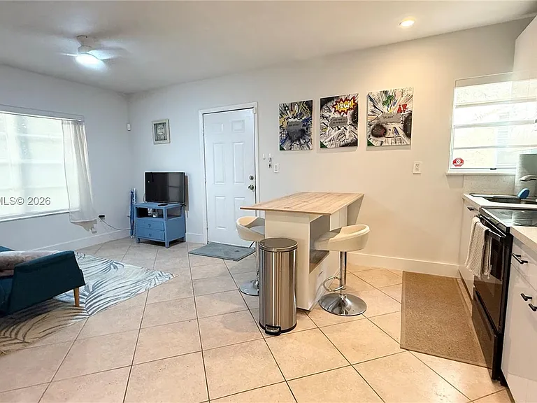 1337 Euclid Ave #104 — Photo 3