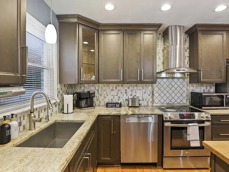 777 N Lombard St — Photo 11