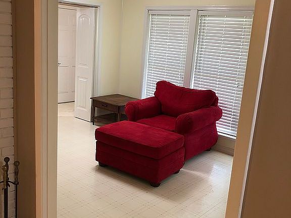 5th image of 207 Garden Dr
