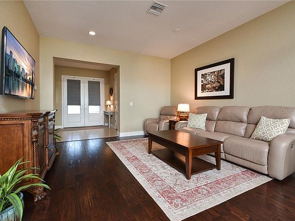 4th image of 10348 Henbury St