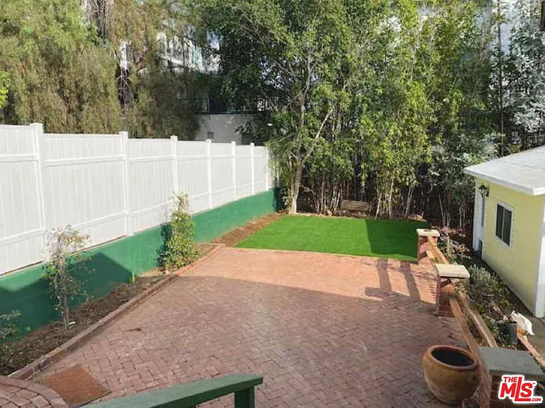 1204 N Hilldale Ave — Photo 2