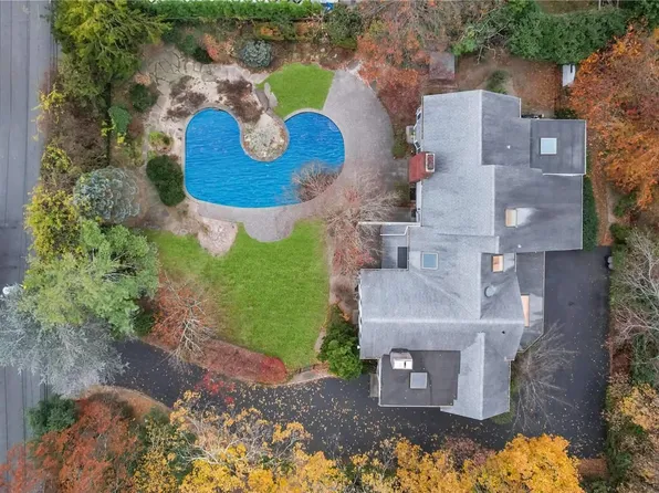 168 Hewlett Neck Road, Hewlett Neck, NY 11598